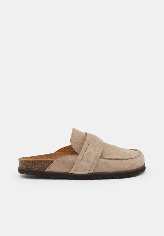 Hush Flats Women Pia Padded Suede Mules Light Taupe