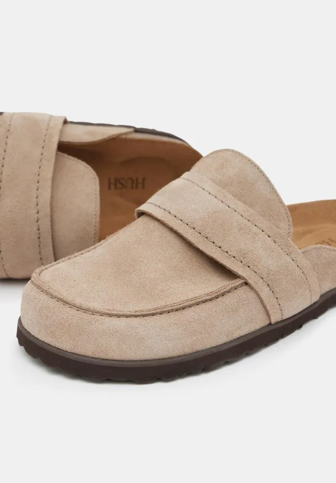 Hush Flats Women Pia Padded Suede Mules Light Taupe