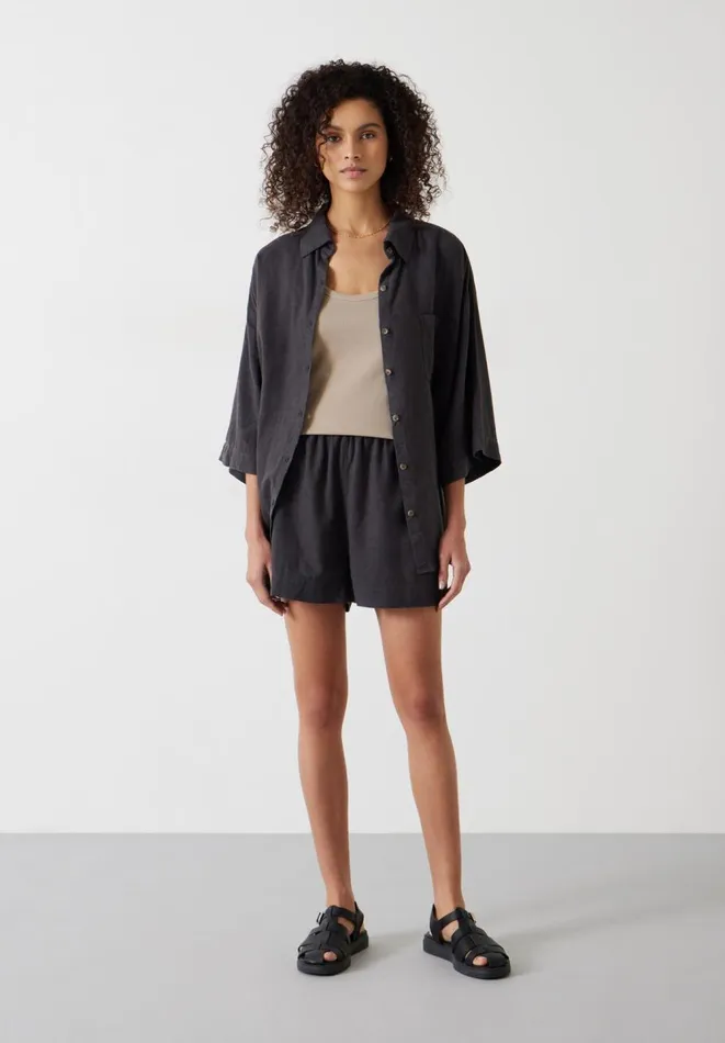 Hush Shorts Women Lana Linen Blend Shorts Washed Black
