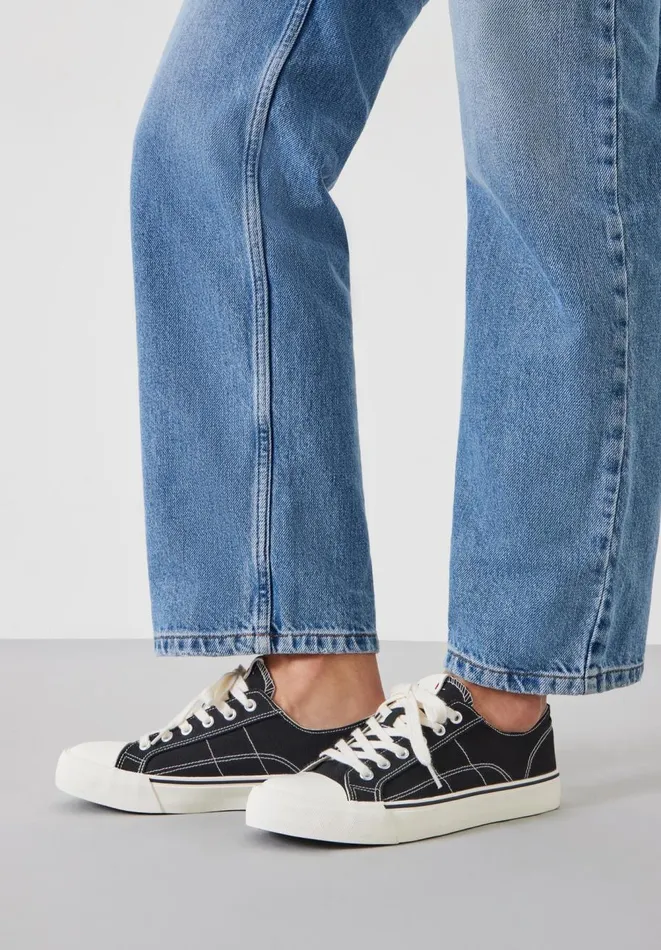 Hush Trainers Women Finley Canvas Trainers Washed Black
