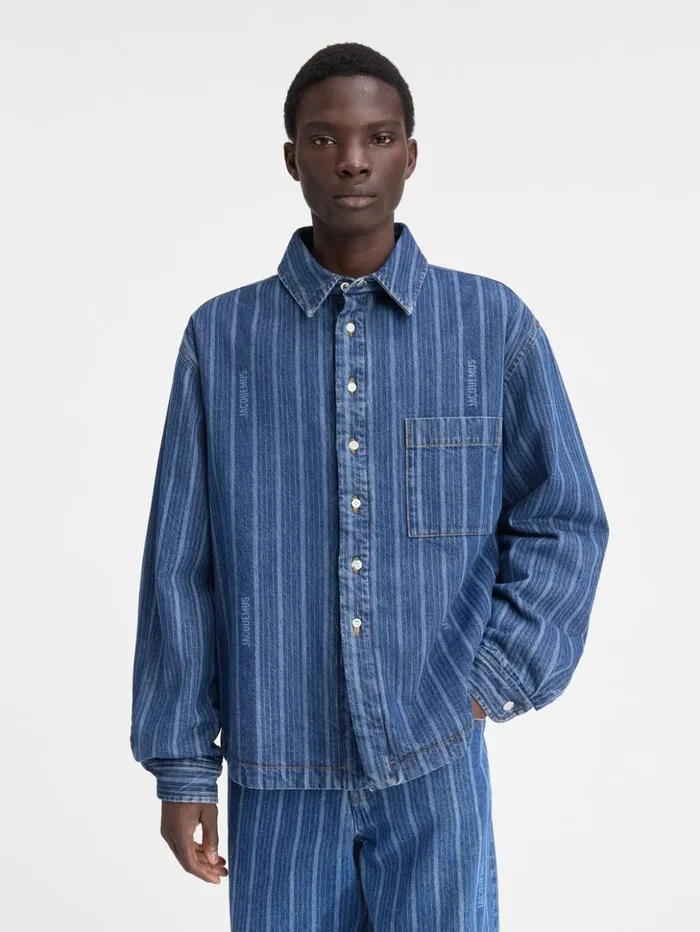 Men Shirts JACQUEMUS The Boulanger Shirt Print Blue Stripes Men Shirts JACQUEMUS The Boulanger Shirt Print Blue Stripes