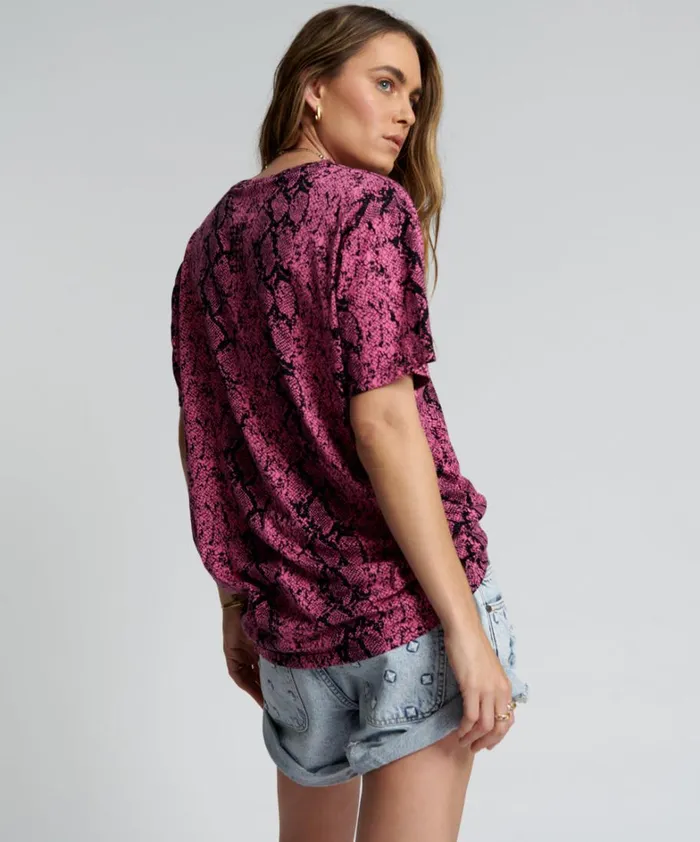 One Teaspoon Organic Tees SNAKE HAND PRINTED ORGANIC CREW TEE 8211 Women One Teaspoon Organic Tees SNAKE HAND PRINTED ORGANIC CREW TEE 8211 Women