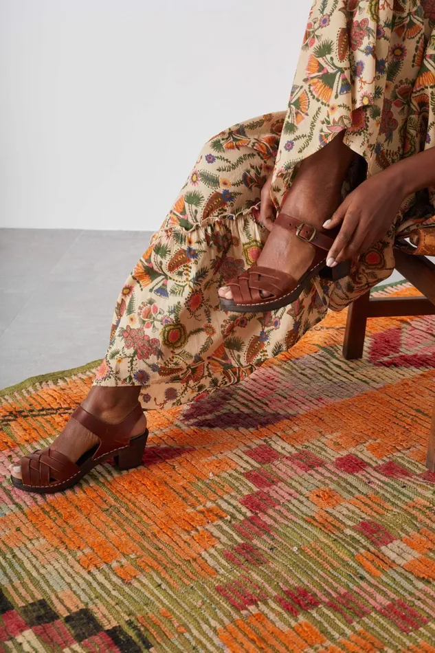 Shoes Women Leon and Harper Stockholm Clogs Brown