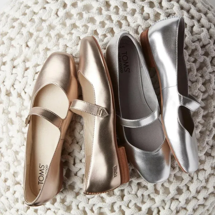 Toms Flats and Loafers Bianca Flat Silver Metallic Leather 8211 Women Toms Flats and Loafers Bianca Flat Silver Metallic Leather 8211 Women