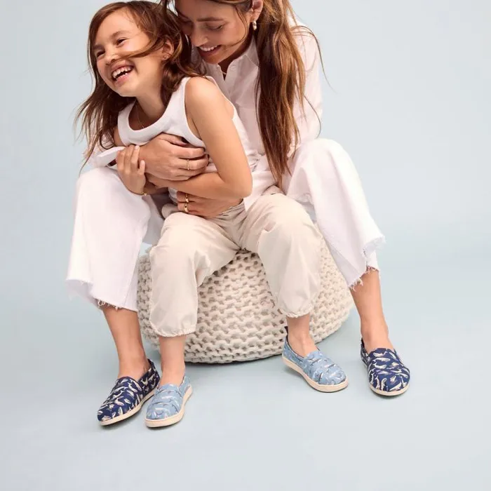 Toms TOMS Classics Alpargata Kids Shoe Blue Glow In The Dark Whales 8211 KidsWomen Toms TOMS Classics Alpargata Kids Shoe Blue Glow In The Dark Whales 8211 KidsWomen