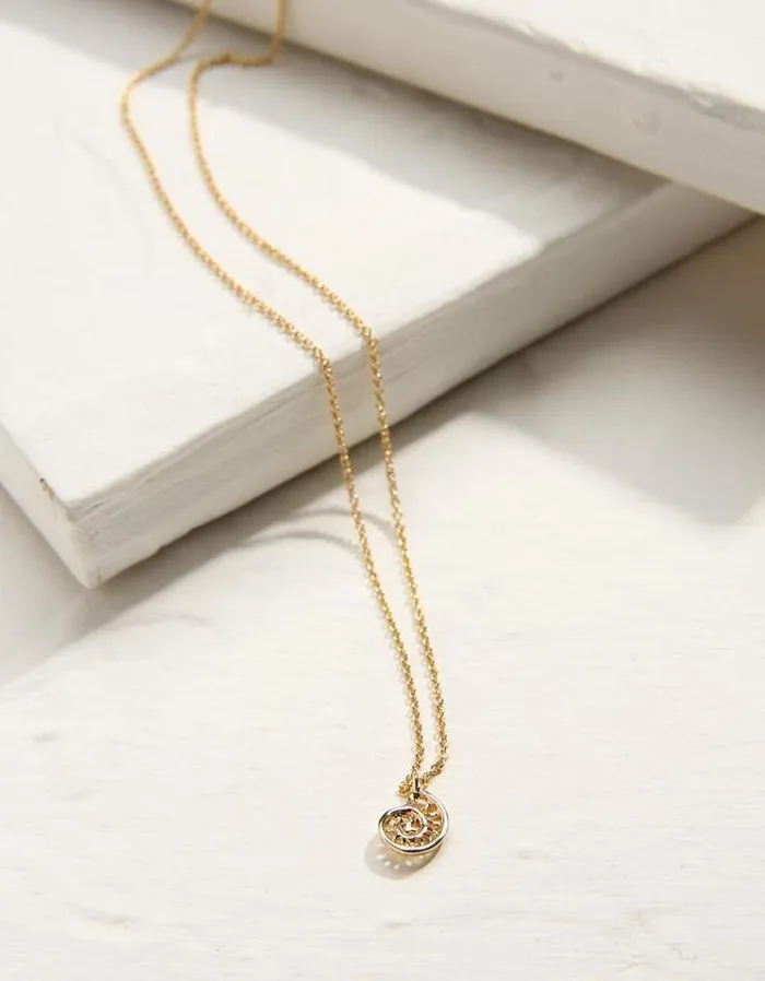 Women FatFace Jewelry Small Shell Necklace Gold