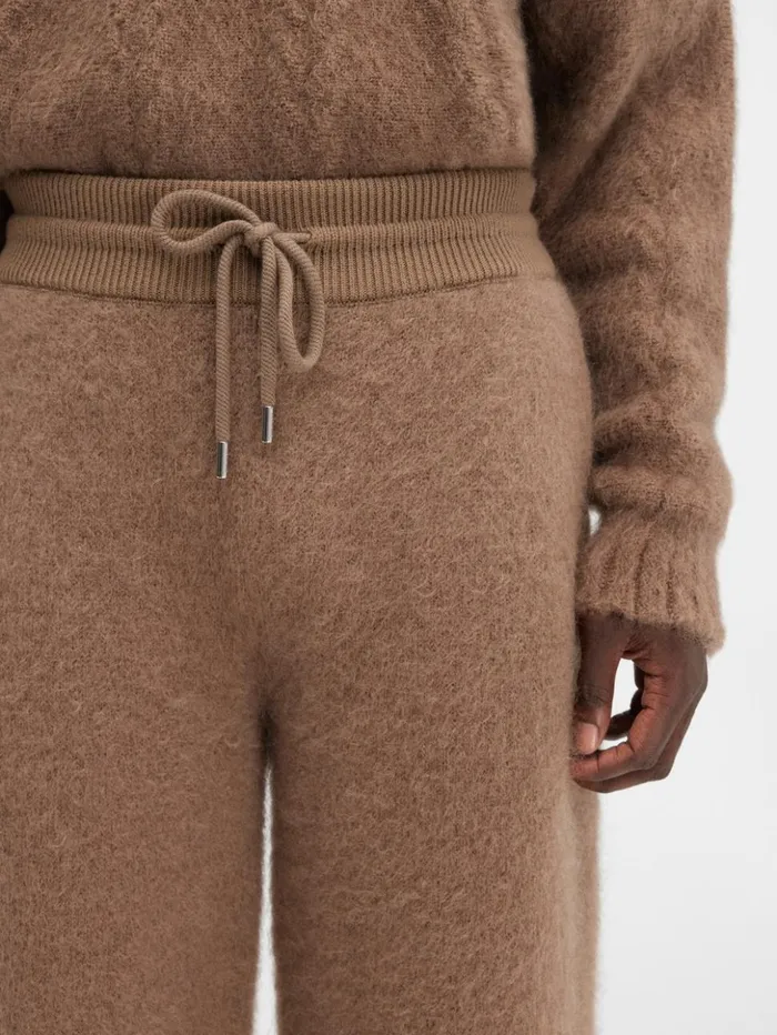 WomenMen Trousers and Shorts JACQUEMUS The Nuvola Pants Camel WomenMen Trousers and Shorts JACQUEMUS The Nuvola Pants Camel