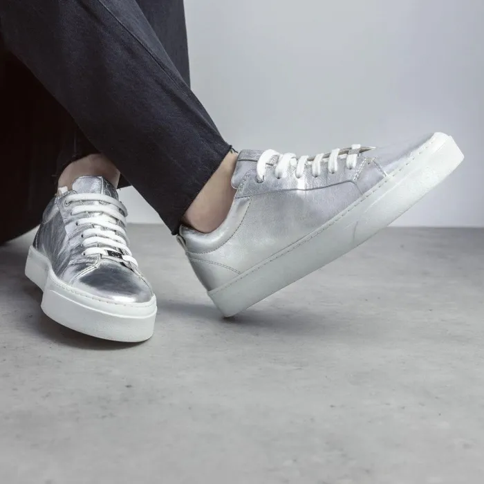Women Moda In Pelle Casual Trainers Aiyla Silver Leather