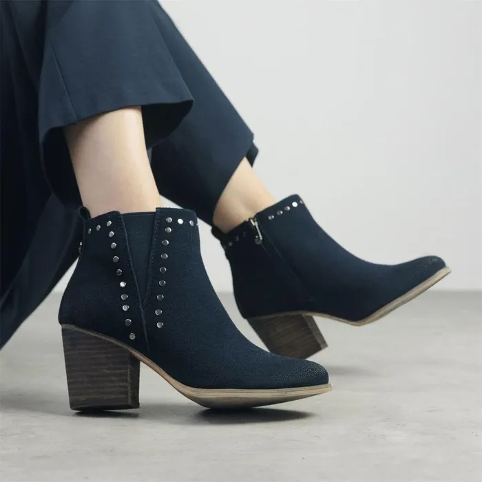 Women Moda In Pelle Heeled And Wedge Boots Ohad Navy Suede
